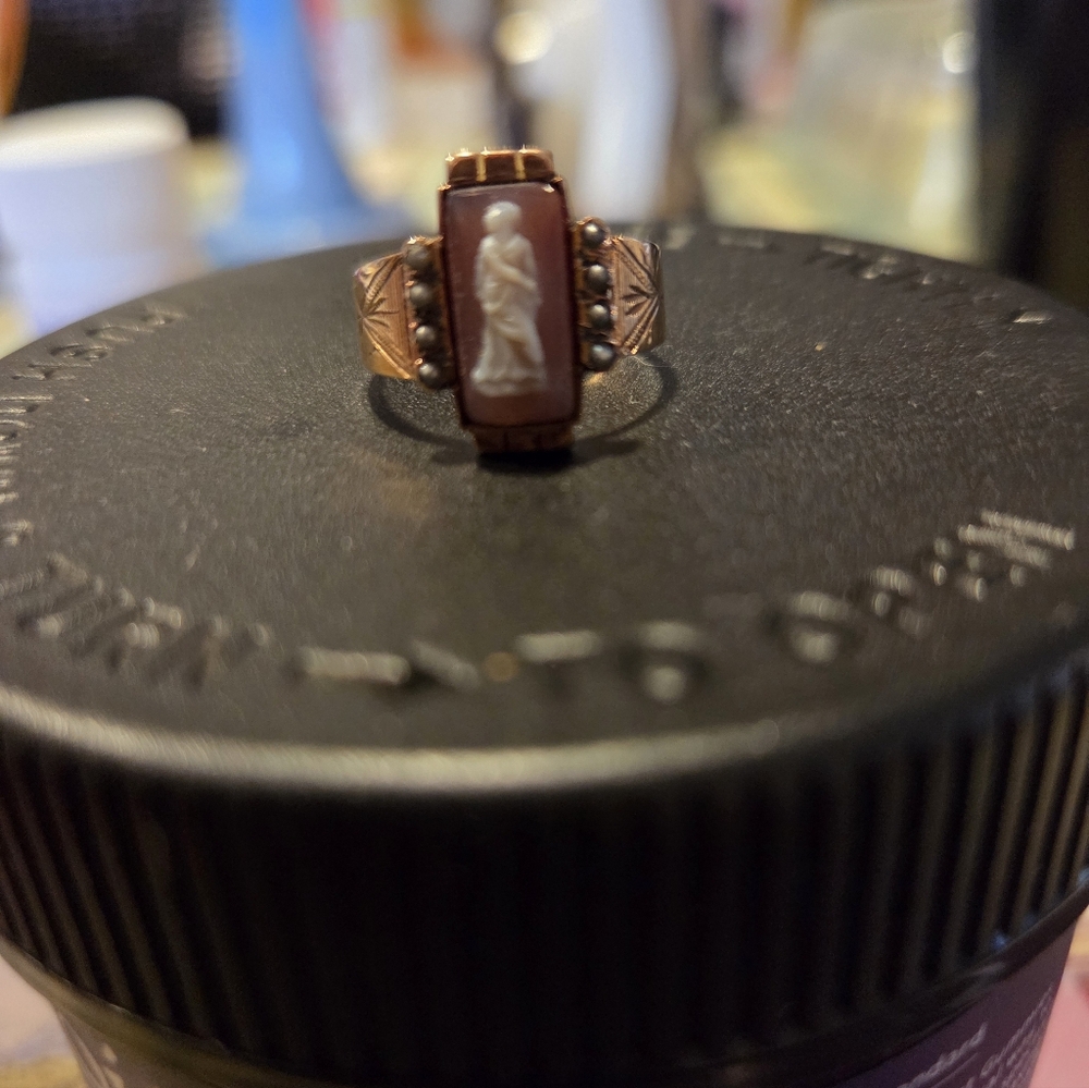 Victorian Shell Cameo With Seed Pearls Ring in Gold and Brown